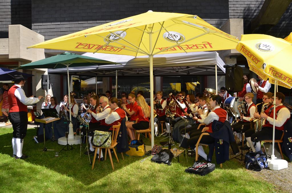 Musikverein G__fis am Pfarrfest.jpg
