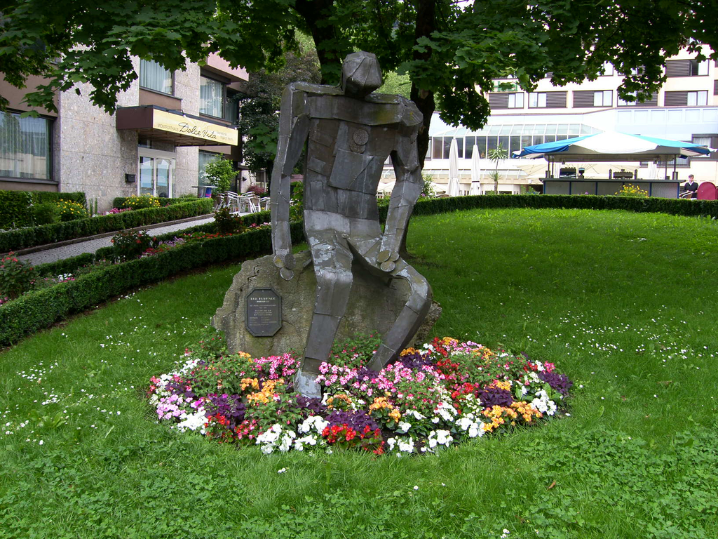 06_JPG-1277122583