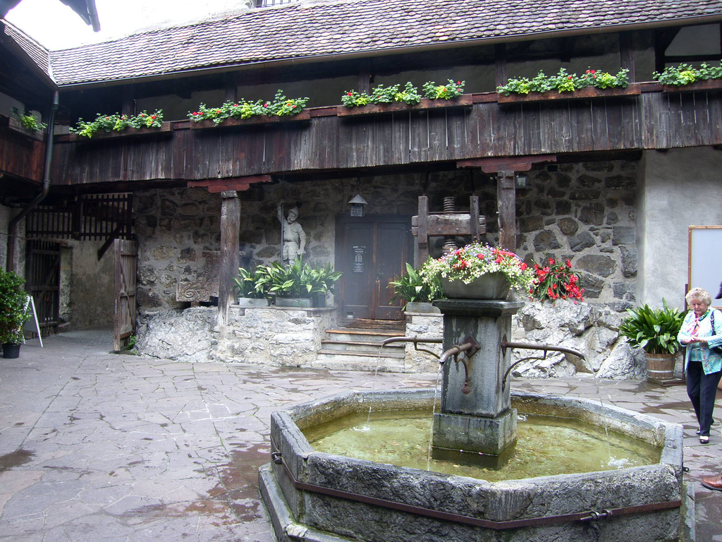 21_JPG-1277122519