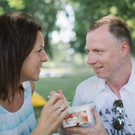 Promis beim Cremissimo "4 Minuten für die Liebe"-Test im Burggarten
