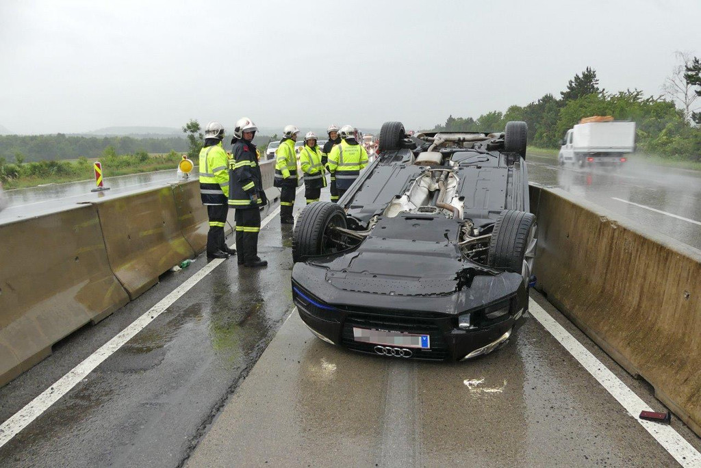 ED27062016_Stau nach VU_A2 Baustelle Seebenstein _1_.jpg