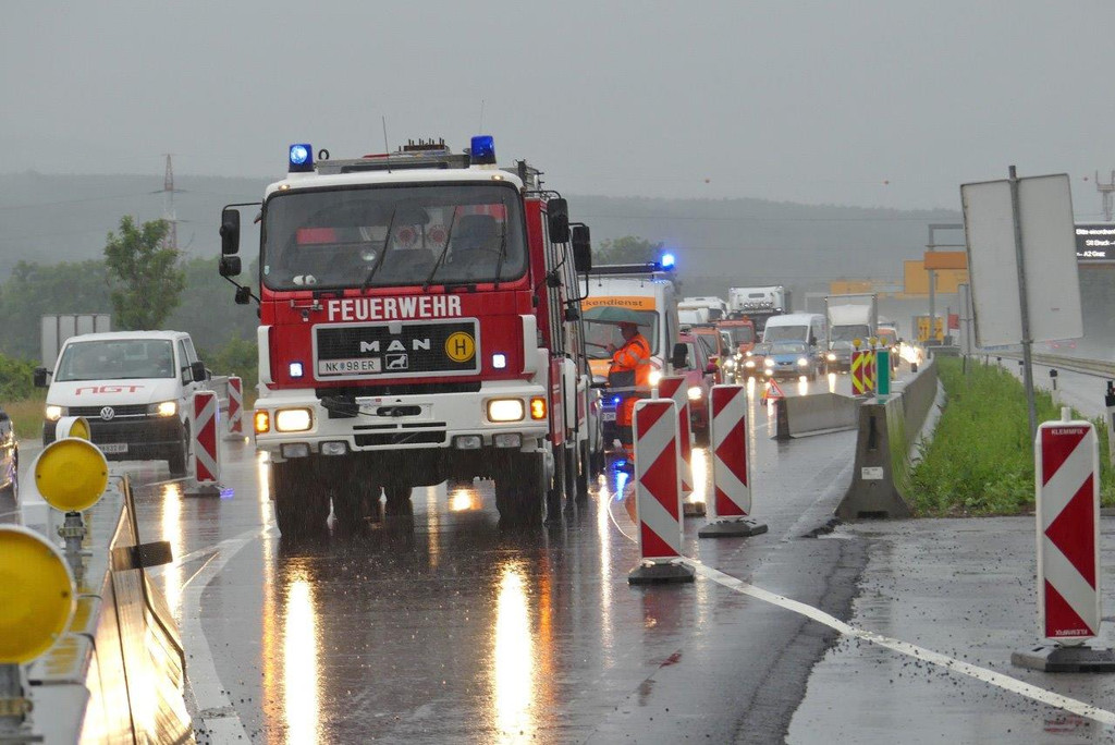 ED27062016_Stau nach VU_A2 Baustelle Seebenstein _3_.jpg