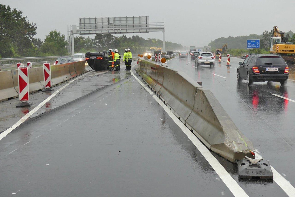 ED27062016_Stau nach VU_A2 Baustelle Seebenstein _5_.jpg