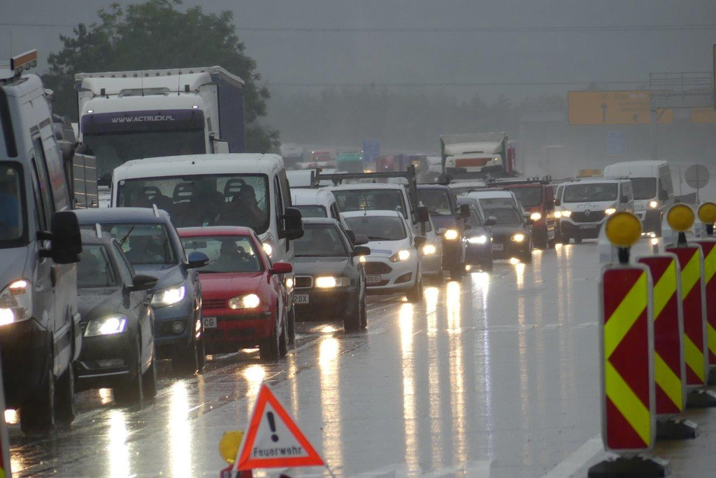 ED27062016_Stau nach VU_A2 Baustelle Seebenstein _6_.jpg