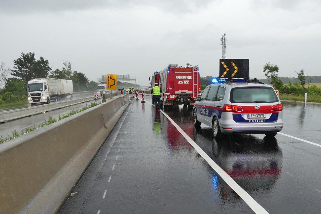 ED27062016_Stau nach VU_A2 Baustelle Seebenstein _7_.jpg