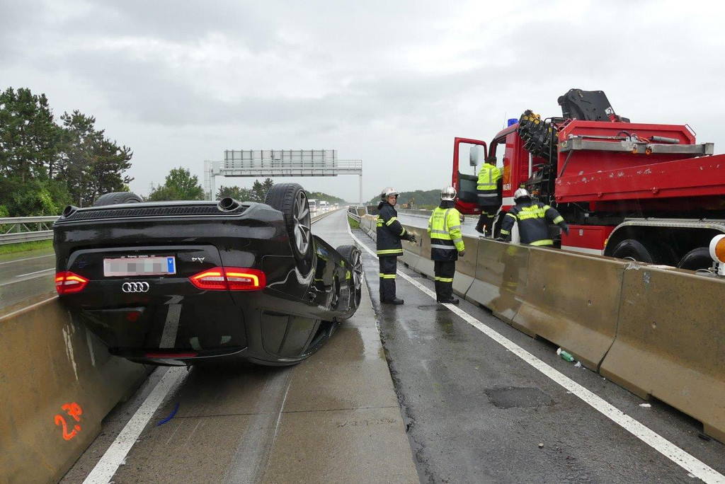 ED27062016_Stau nach VU_A2 Baustelle Seebenstein _8_.jpg