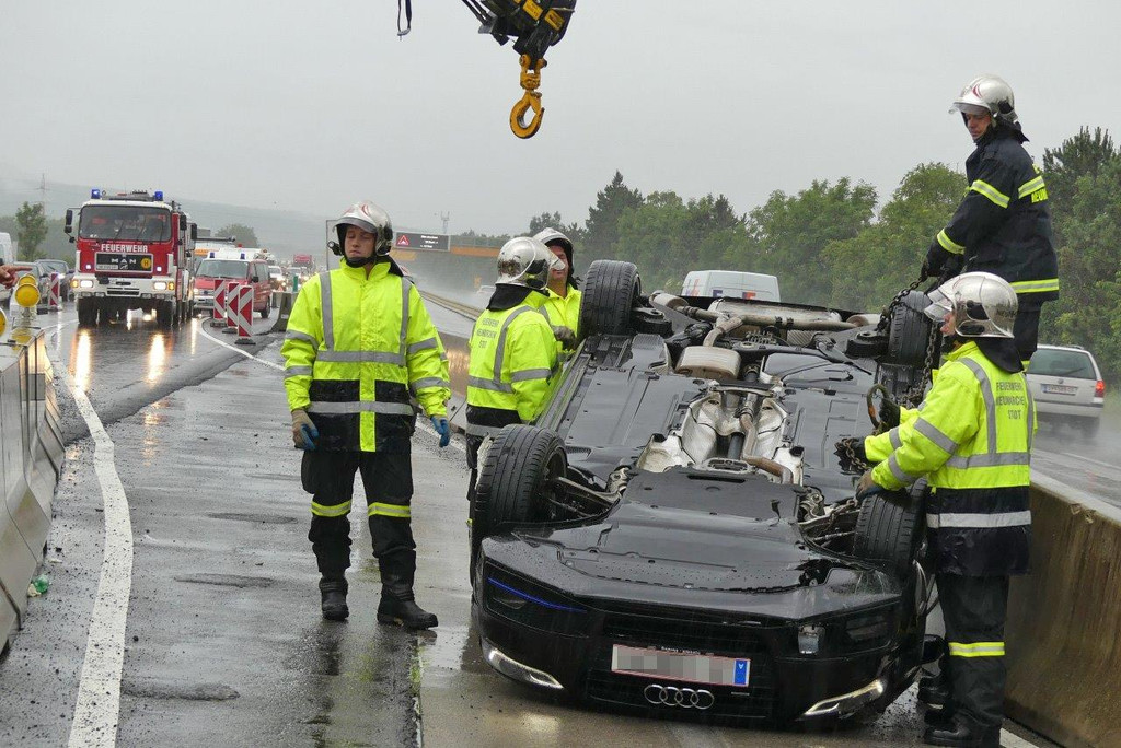 ED27062016_Stau nach VU_A2 Baustelle Seebenstein _9_.jpg