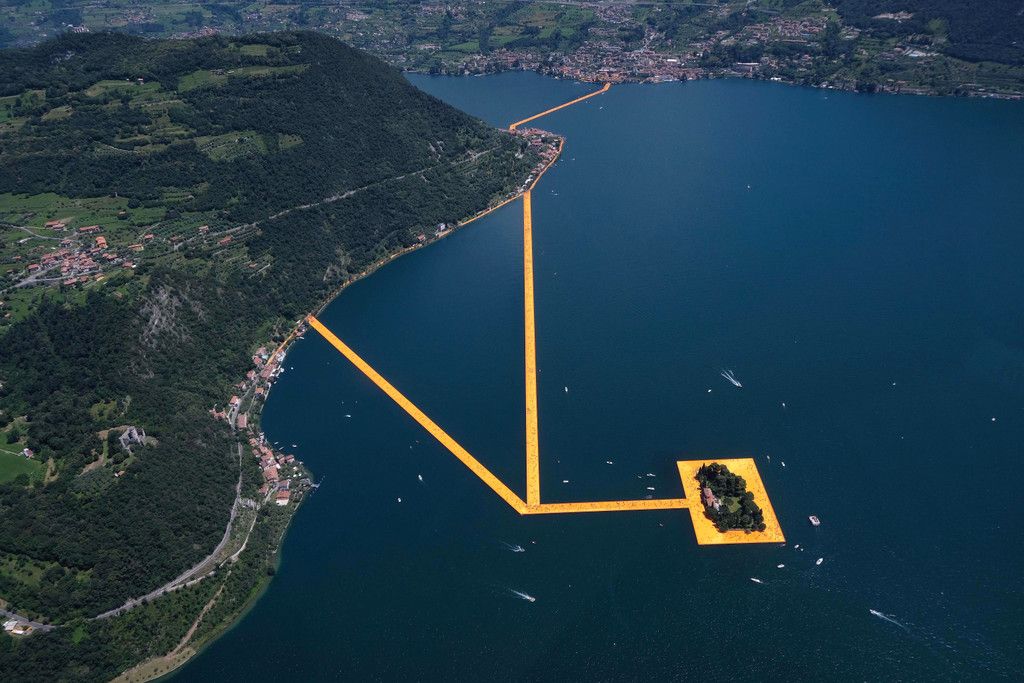 Italy_Christo_Floating_Piers.jpg