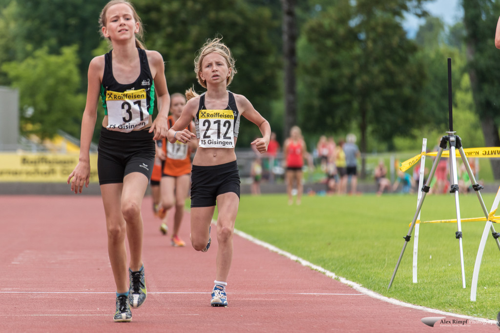 27844216231_Jolien 800m  Ziel.jpg