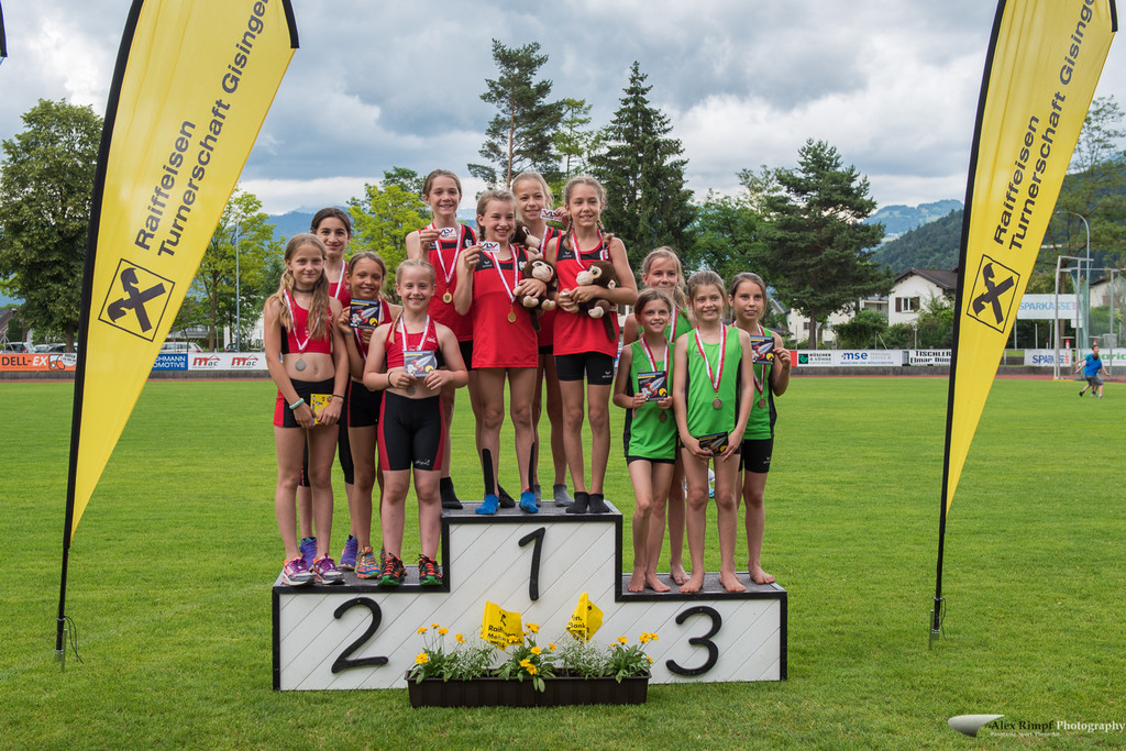 27921467255_Siegerehrung Staffel 3.jpg