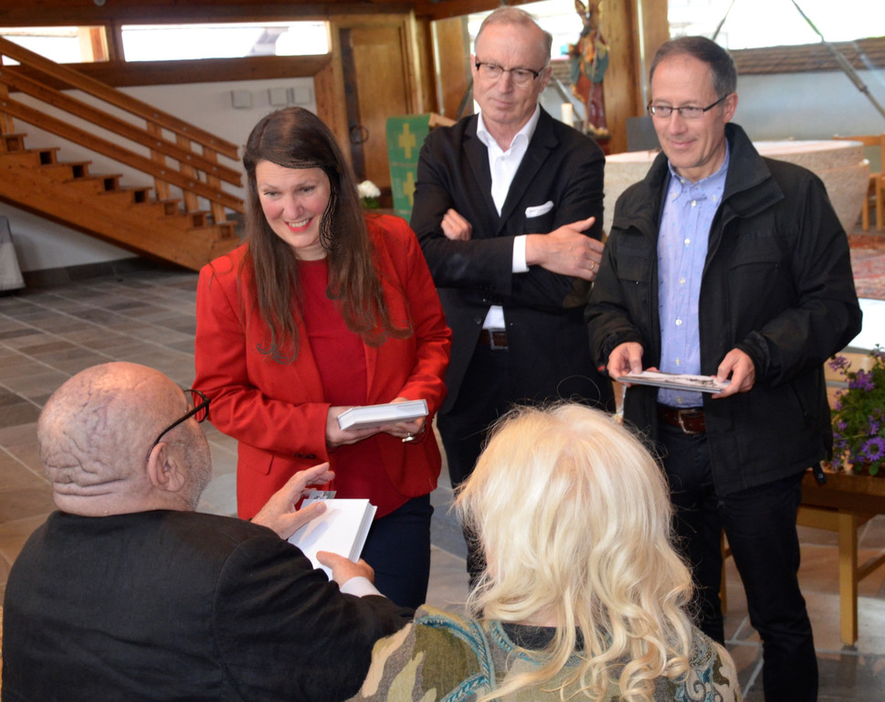 7 Ausstellungser__ffnung STERBSTUND_Franz Schuh_ Monika G__rtner_ BM Ludwig Muxel_ Pfarrer Jodok M__ller2_c_ Lechmuseum.jpg