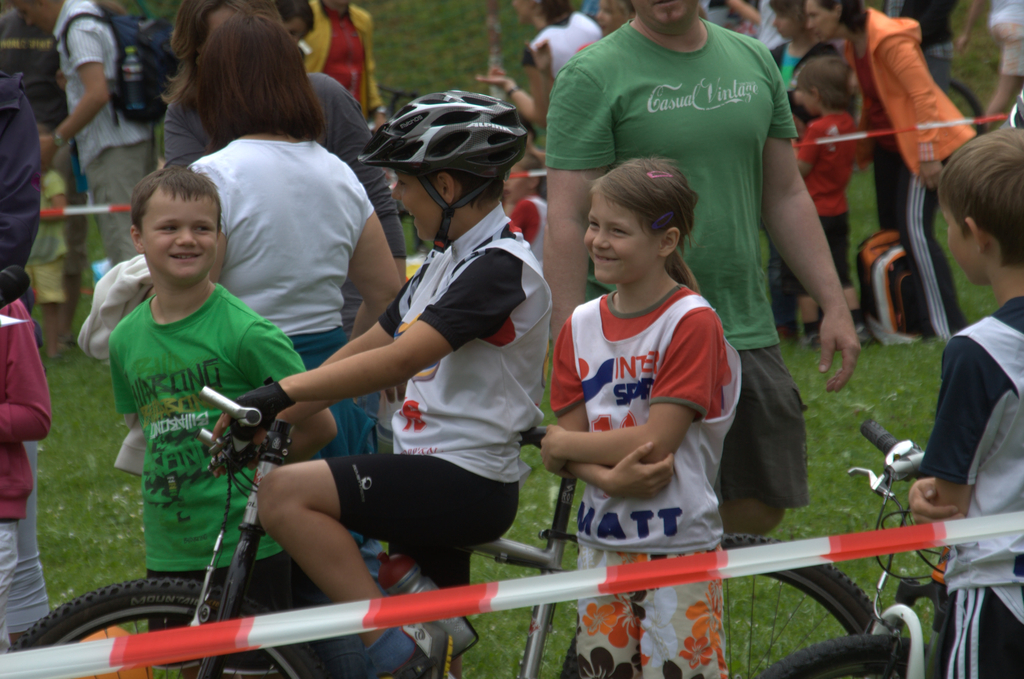 Schoppernau Triathlon  das Siegerteam vor dem Start.jpg