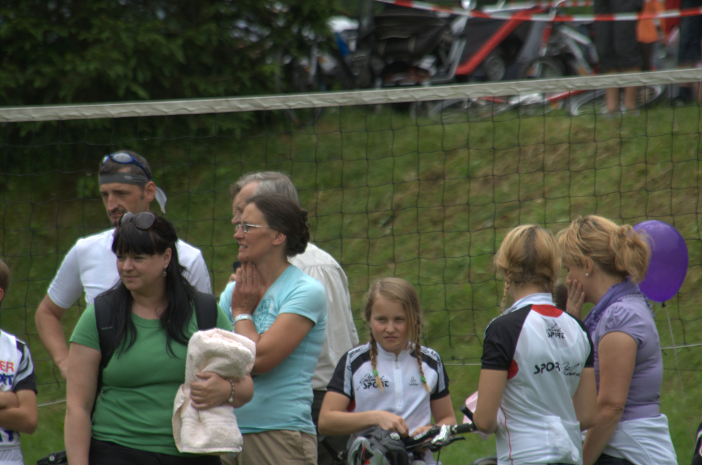 Schoppernau Triathlon alle warten gespannt auf die Ergebnisse.jpg