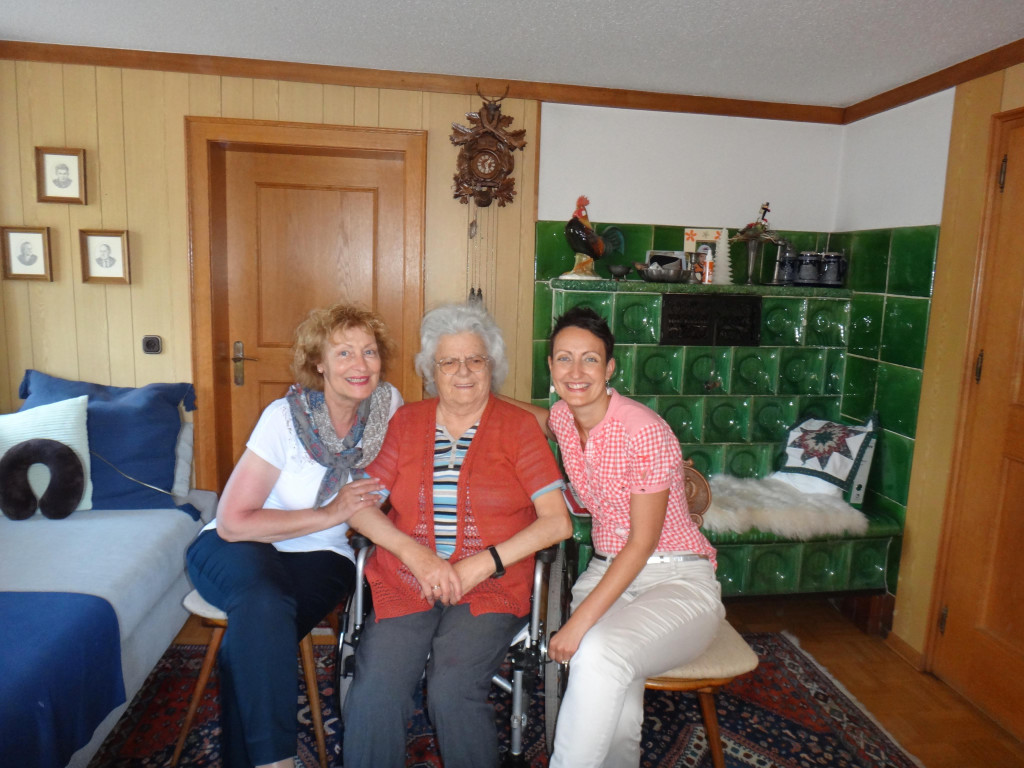 2016-07-03 Ausstellung Ludesch Hulda HARTMANNI _ Rosaria WASTIAN-LANZA mit Renate LANZA.jpg