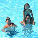 Schwimmbad Braz 2016 Paul_ Anna_ Aurora.jpg
