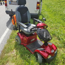  Unfall im Bezirk Neunkirchen: Pensionistin stürzte mit Elektromobil in Bach