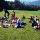 Bärle-Kindergartengruppe beim Bogenschiessen