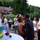 Brautpaar in Mitten der G__ste.jpg