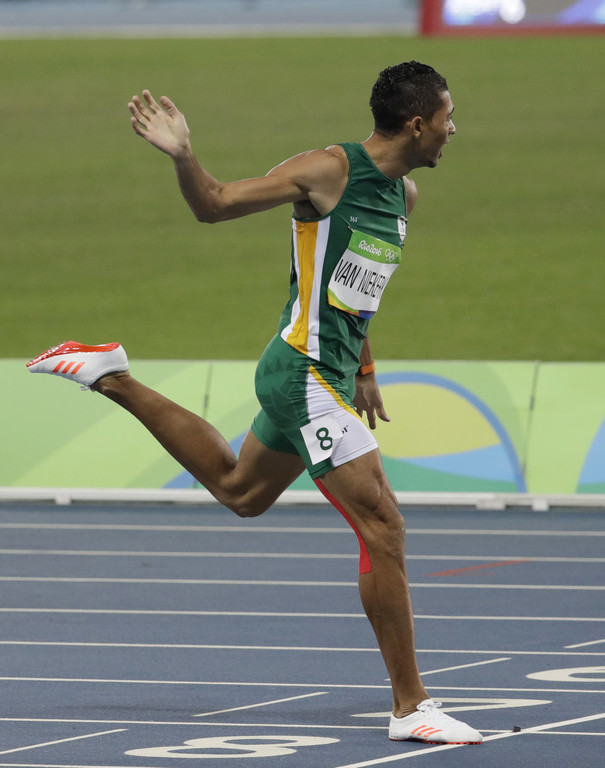 Wayde van Niekerk Rekord AP.jpg