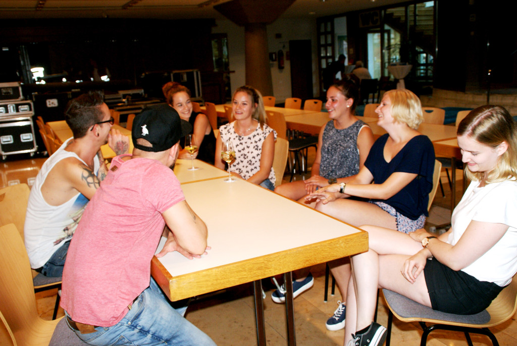 Die M__dels waren ganz sch__n aufgeregt.JPG