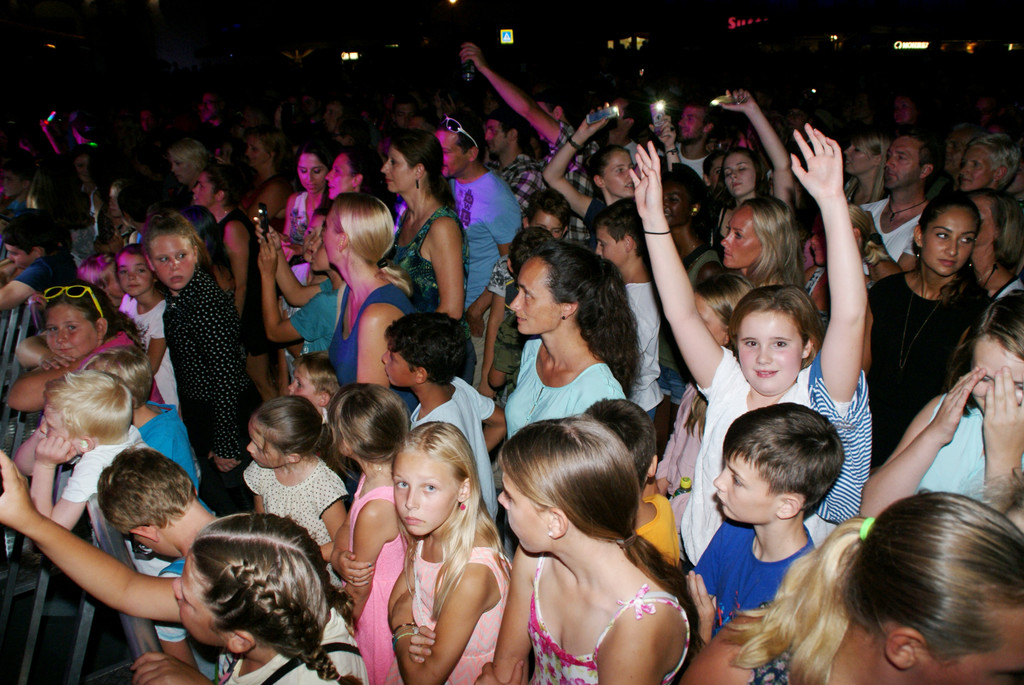 Super Stimmung am Platz.JPG