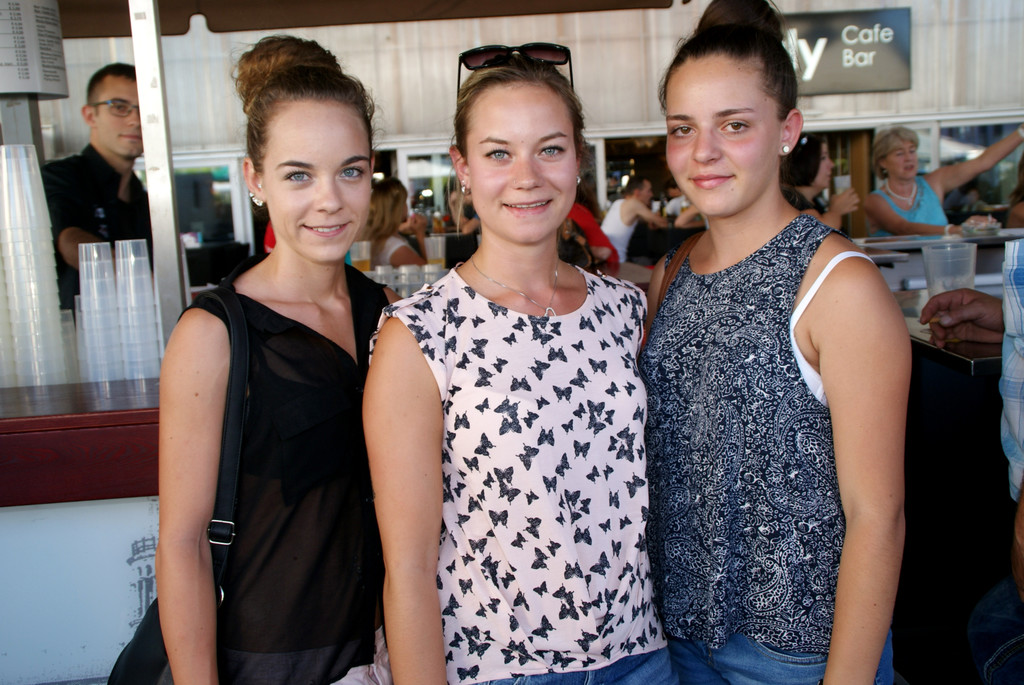 v_li_ Michaela_ Julia_ Hannah 1.JPG