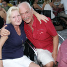 Marlies und Norbert genossen die Atmosph__re am Junker-Jonas Platz.JPG
