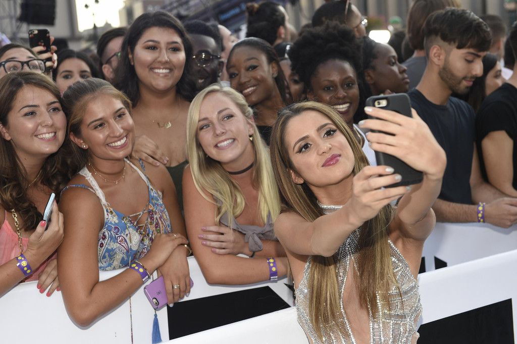 2016_MTV_Video_Music_Awards_-_Red_Carpet_2_.jpg