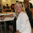 Lydia erobert die Bar.JPG