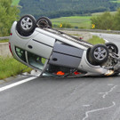 Unfall auf A2: Wienerin blieb mit Pkw auf Dach liegen