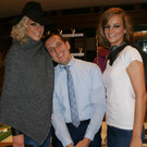 6 Der Moderator bereitet sich auf seinen Auftritt vor.JPG