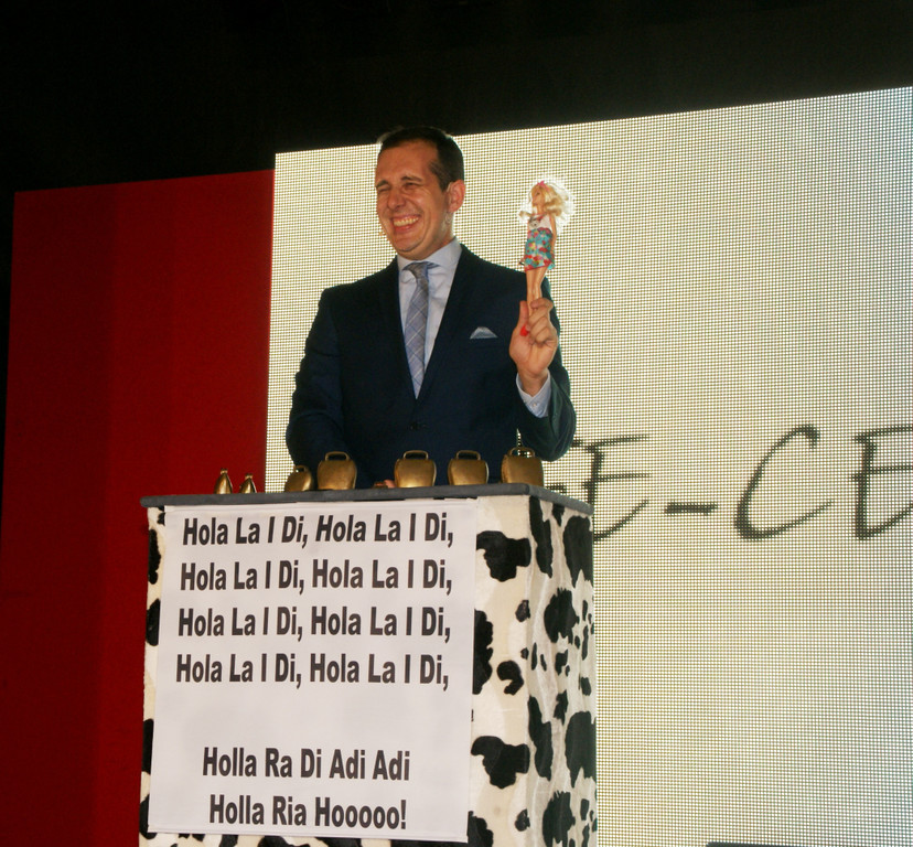 Die G__ste aus der Schweiz wurden mit dem Lied Heidi begr____t.JPG