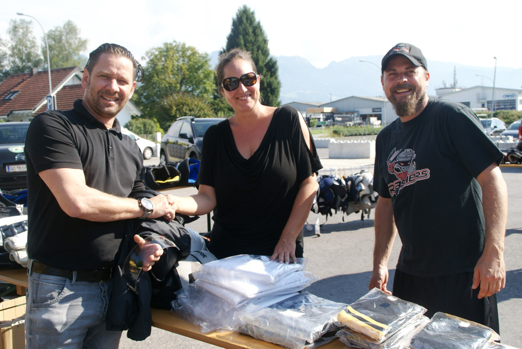 Alexandra K__nig hatte den __berblick beim Ausr__stungs_Flohmarkt.JPG