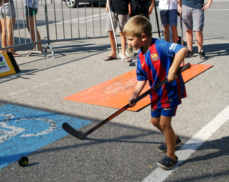 Trockentraining vor der Eishalle.JPG