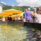 Kind am Dorfbrunnen.jpg