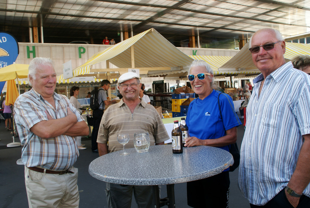 Geselliger Treffpunkt am Samstagvormittag.JPG