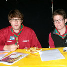 Kerstin und Gallus informierten zuk__nftige Pfadfinder.JPG