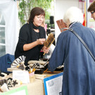 Gro__es Interesse bei der B__rstenmacherei.JPG