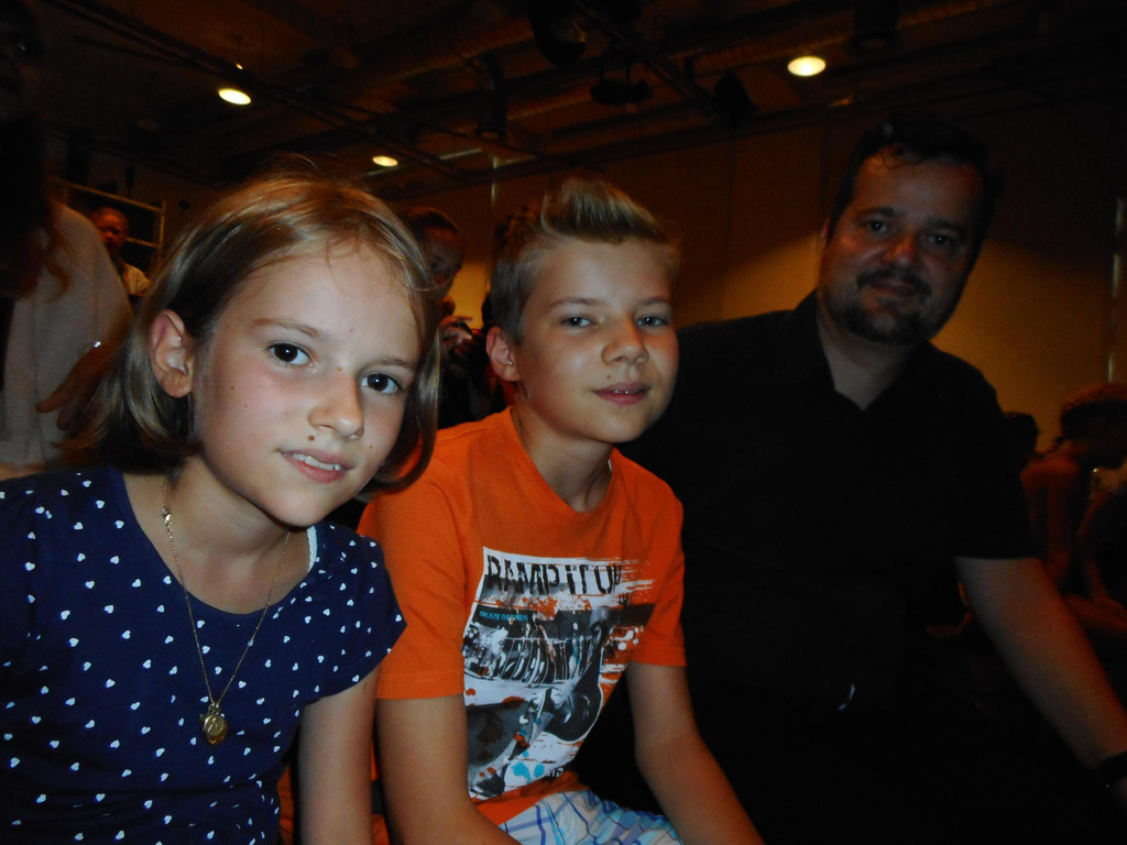 Magdalena und Paul mit Papa Wolfgang __lz.JPG