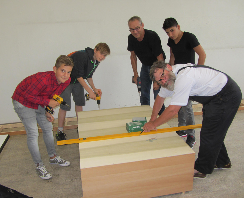 Schnuppern in der Schule Montage.jpg