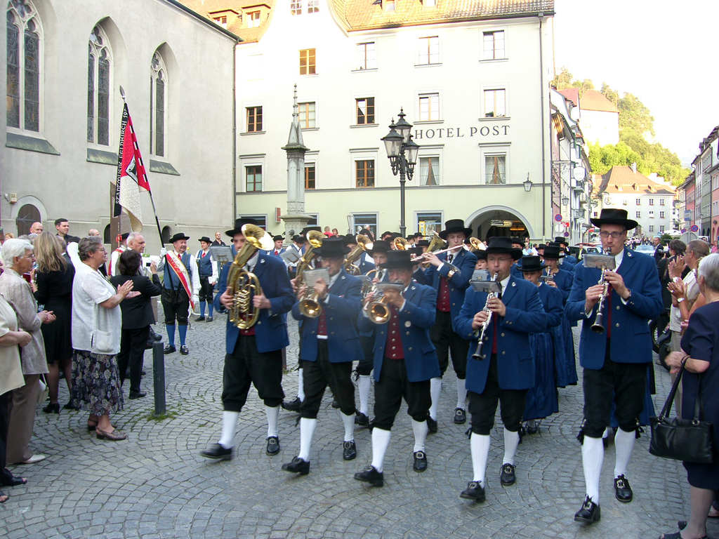 SH100535_JPG-1277629945