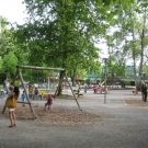 Kinderspielplatz mit alter Lok