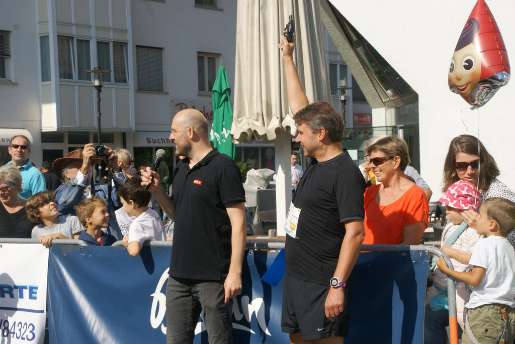 Kurt Fischer gab den Startschuss.JPG