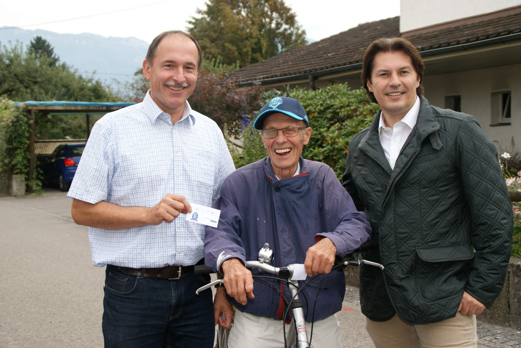 Auch Ernst H__mmerle sauste mit dem Fahrrad an.JPG