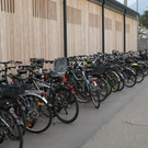 Der neue Radabstellplatz befindet sich auf der s__dlichen Seite.JPG
