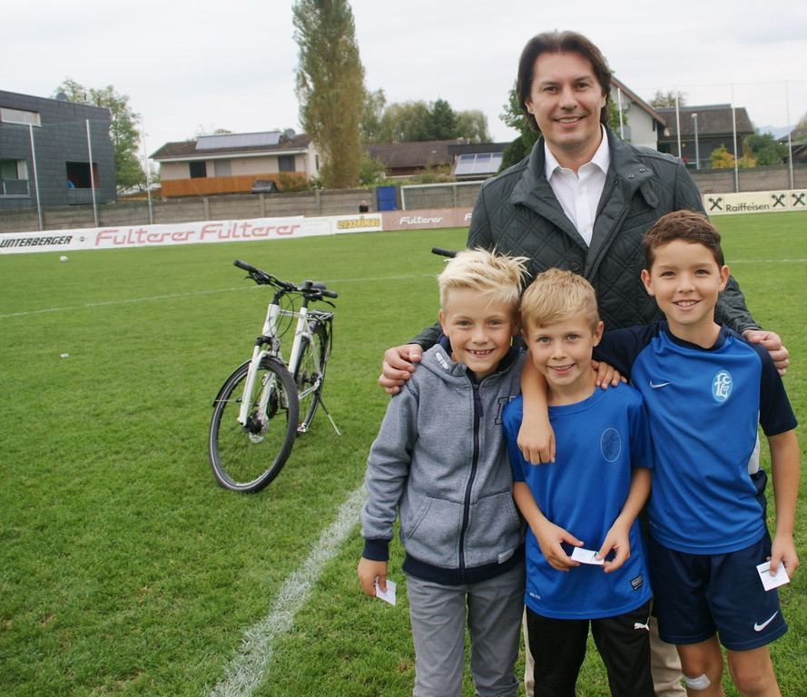 Martin Fitz mit den Gl__cksboten.JPG