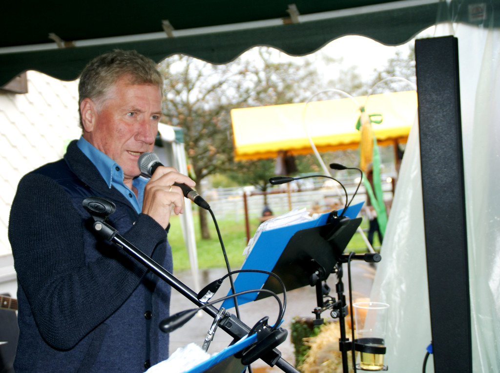 LR Erich Schw__rzler wies auf die Wichtigkeit der Regionalit__t hin.JPG