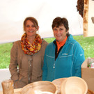v_li_ Anita und Maria Schwab aus G__tzis mit Kunstwerken aus Holz.JPG