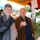 v_li_ Gert und Gerhard kosteten Edelbr__nde.JPG