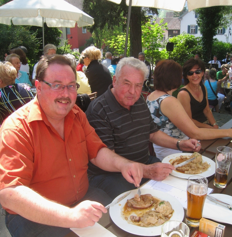 Frueschoppen Reiner mit Bierblosn 2010 _9__jpg-1277664976
